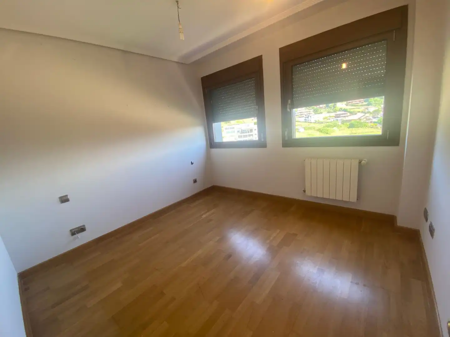 Habitación de Piso en venta en Oviedo  con Calefacción, Trastero y Balcón