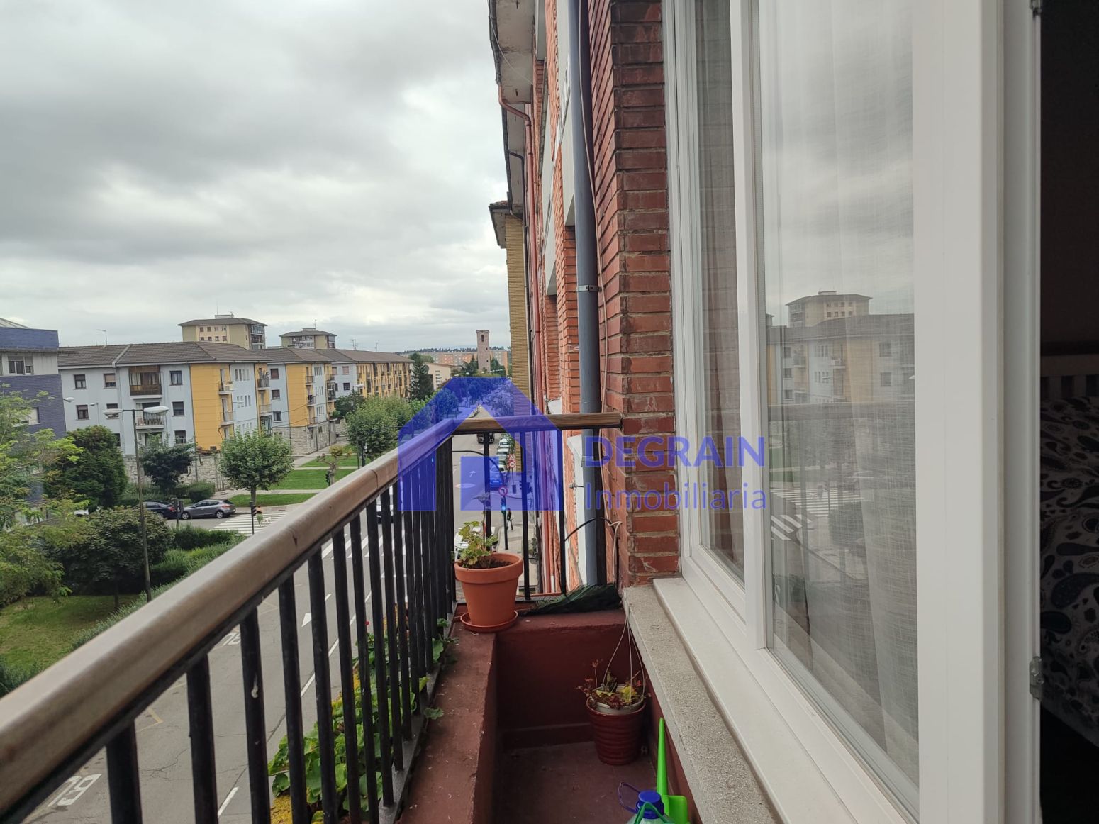 Terrassa de Pis en venda en Oviedo  amb Calefacció i Balcó