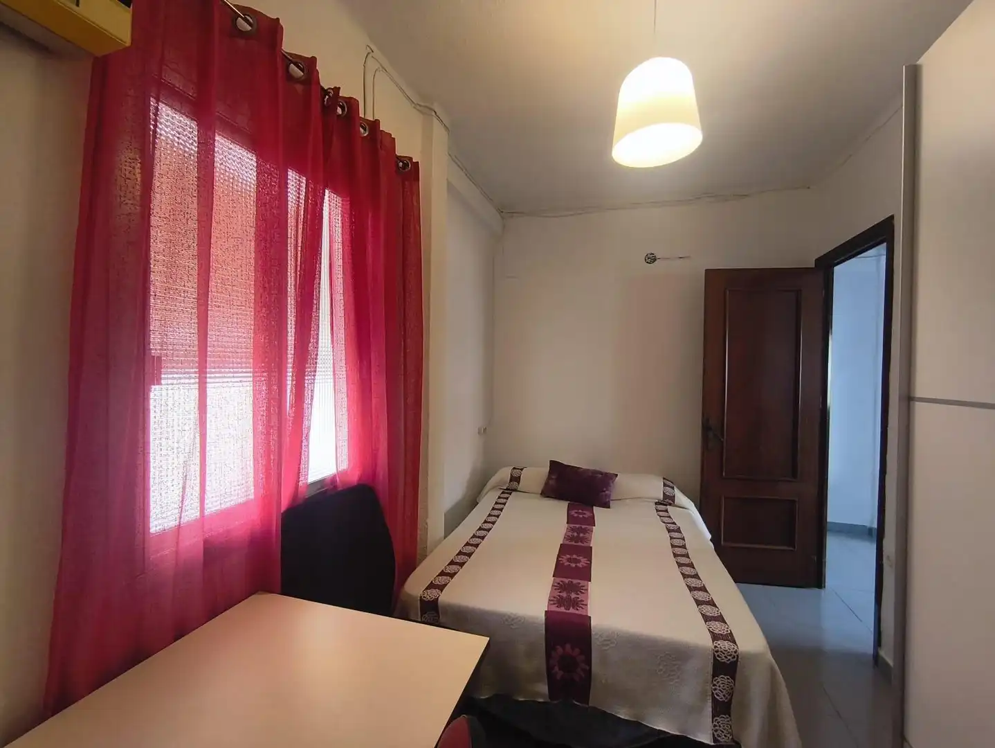 Schlafzimmer von Wohnung zur Miete in Almería mit Klimaanlage, Terrasse und Abstellraum