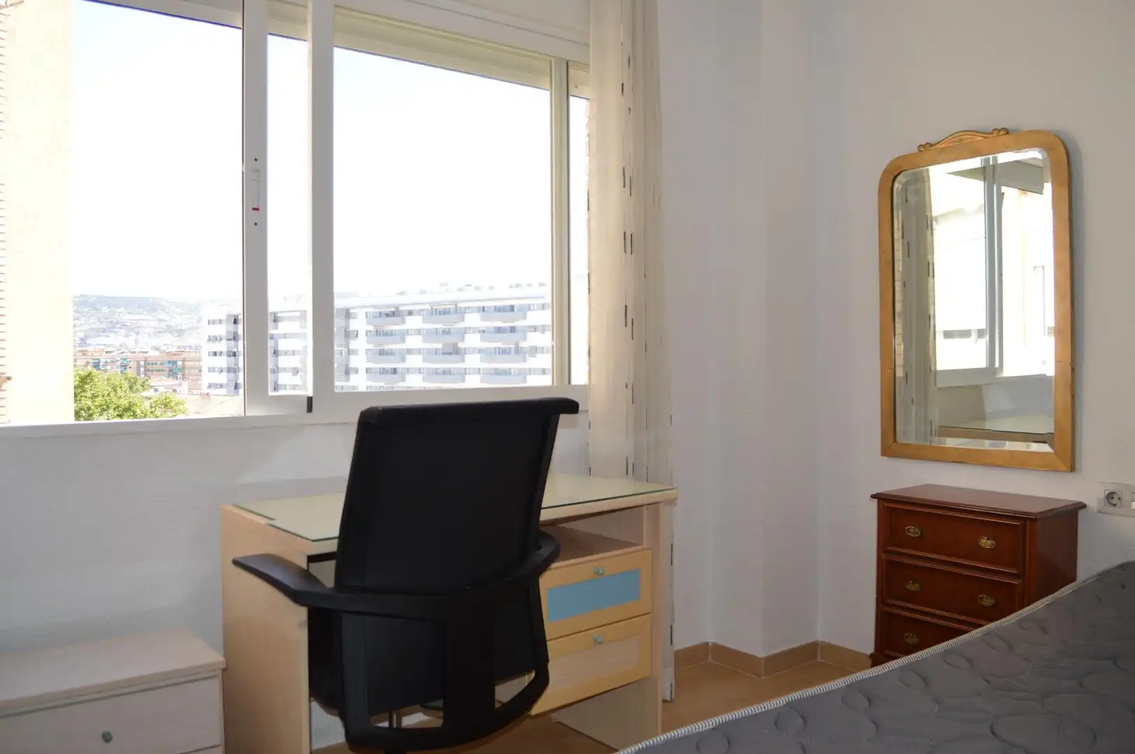 Bedroom of Flat for rent in Granada  with Air Conditioner, Furnished and Balcony