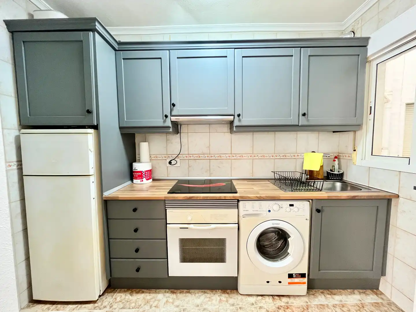 Küche von Wohnung zum Verkauf in Torrevieja mit Klimaanlage, Heizung und Terrasse