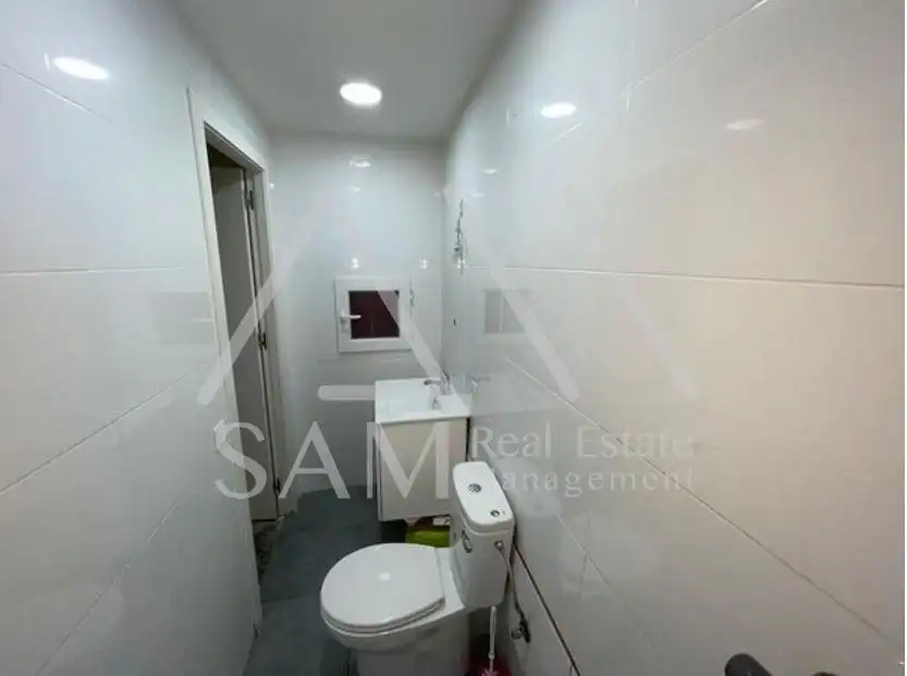 Badezimmer von Erdgeschoss zum Verkauf in Santa Coloma de Gramenet