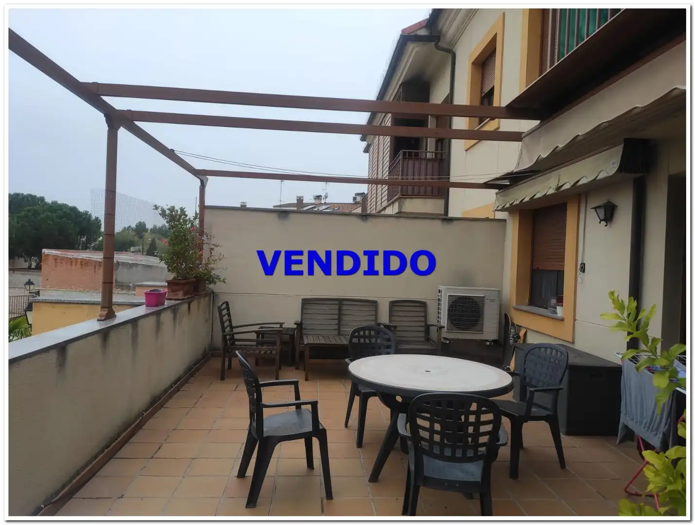 Pis amb piscina en venda a Calle Real 32
