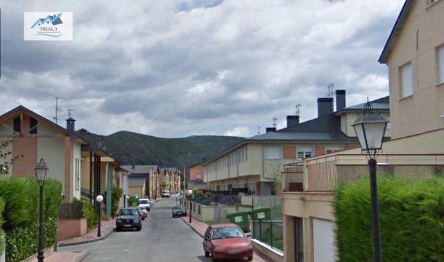 Casa-chalet en Venta en Urbanizacion LOMAS DE SAN ROQUE en Molinaseca