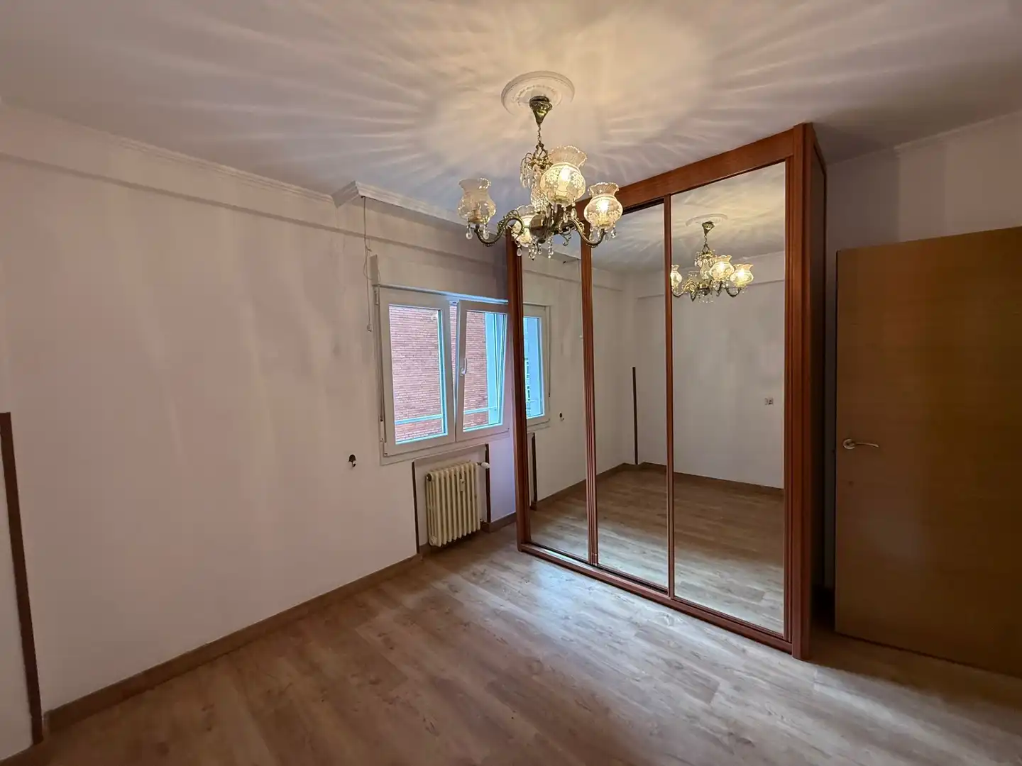 Habitación de Piso en venta en Oviedo  con Calefacción