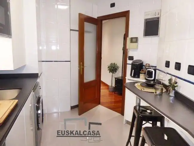 Cuina de Pis de lloguer en Bilbao  amb Calefacció i Moblat