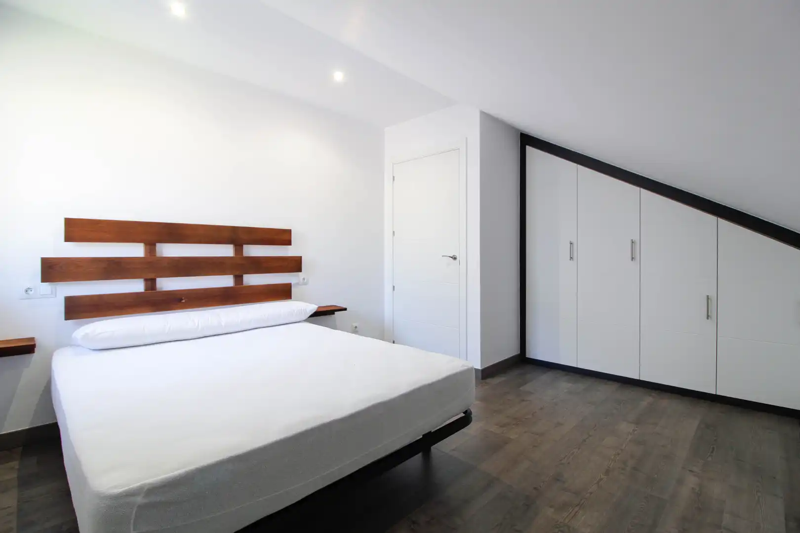 Casa pareada con jardín en venta en Avenida Pablo VI 1, imagen 6