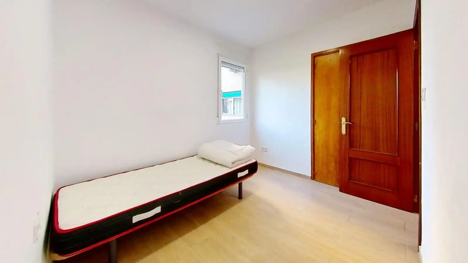 Bedroom of Flat for share in Valencia