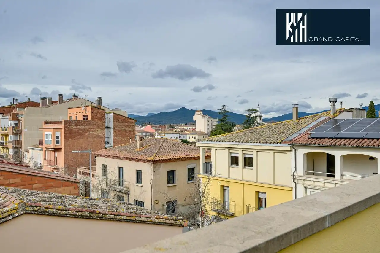 Vista exterior de Dúplex en venta en Salt con Calefacción, Terraza y Balcón