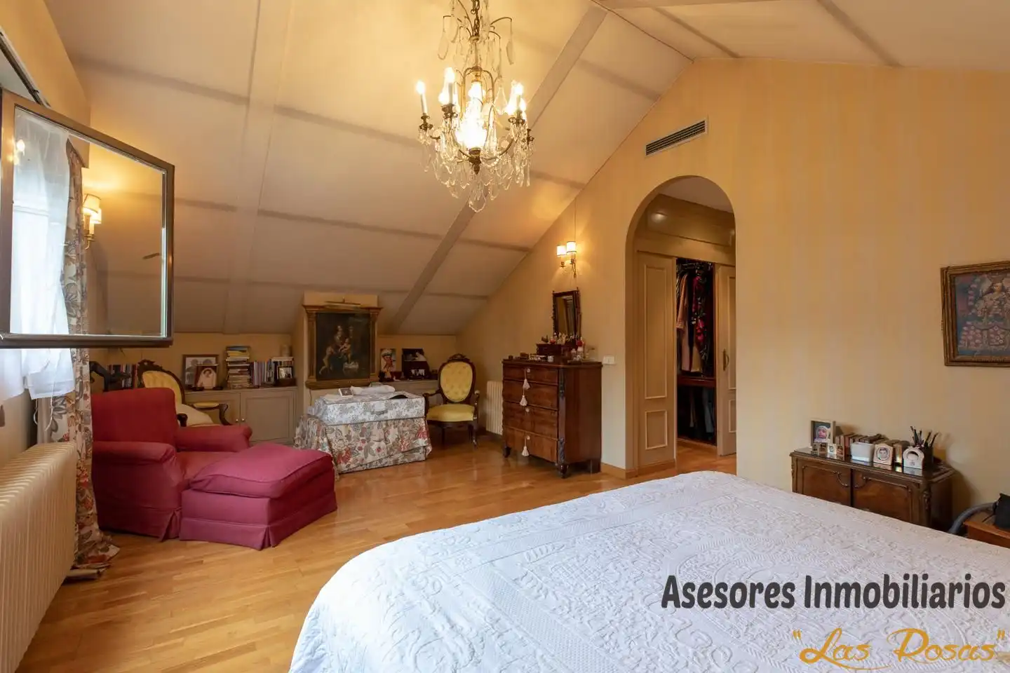 Schlafzimmer von Einfamilien-Reihenhaus zum Verkauf in Madrid mit Klimaanlage, Heizung und Privatgarten