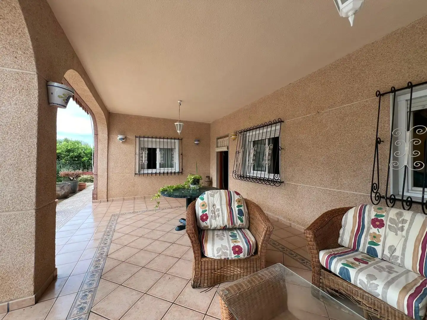 Vista exterior de Casa o xalet en venda en Elche / Elx amb Jardí privat, Terrassa i Piscina