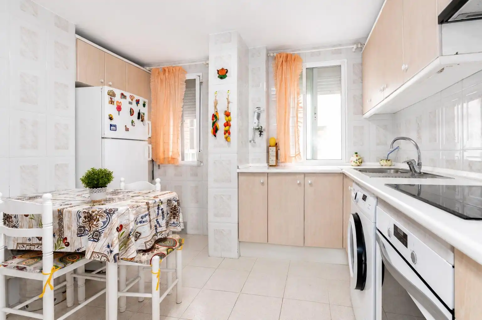 Cuina de Apartament en venda en Estepona amb Terrassa