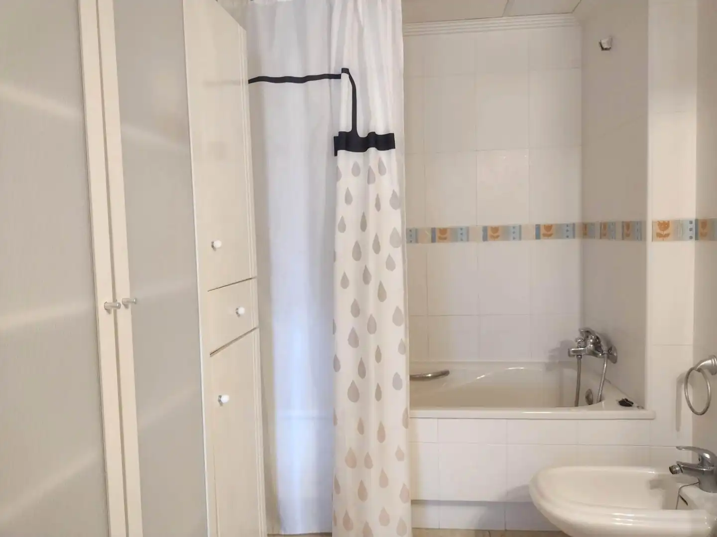 Baño de Piso de alquiler en Murcia con Aire acondicionado, Trastero y Amueblado