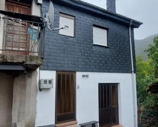 Vista exterior de Casa o xalet en venda en Benuza amb Calefacció i Traster