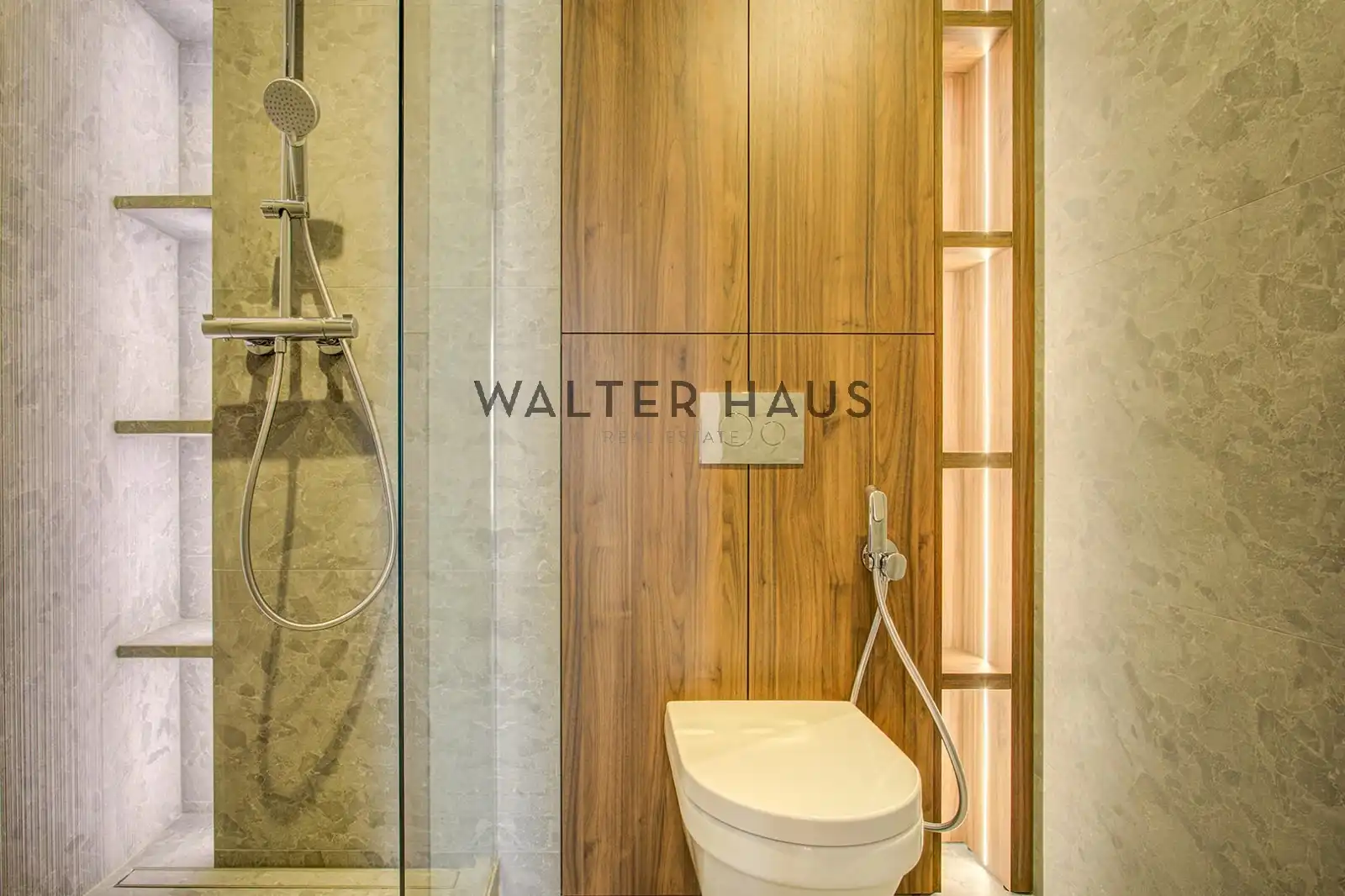 Badezimmer von Wohnung zum Verkauf in Barcelona mit Klimaanlage und Heizung