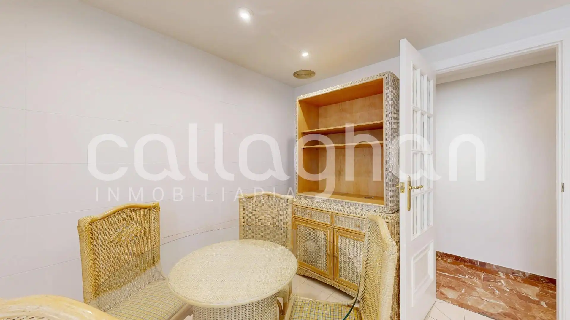 Piso en venta en Valencia con Calefacción, Terraza y Balcón