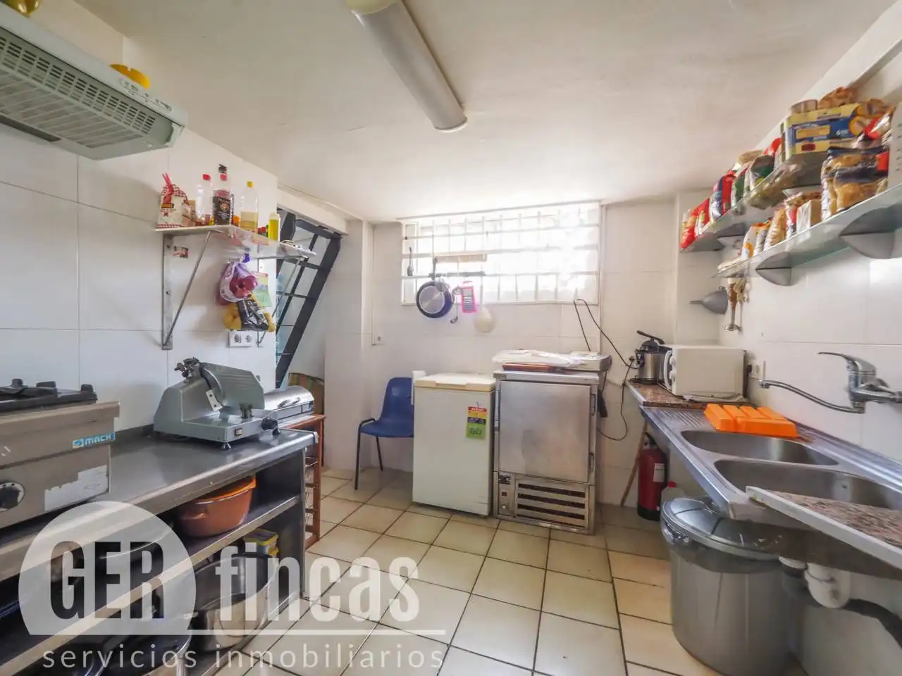 Cuina de Local en venda en Terrassa amb Aire condicionat