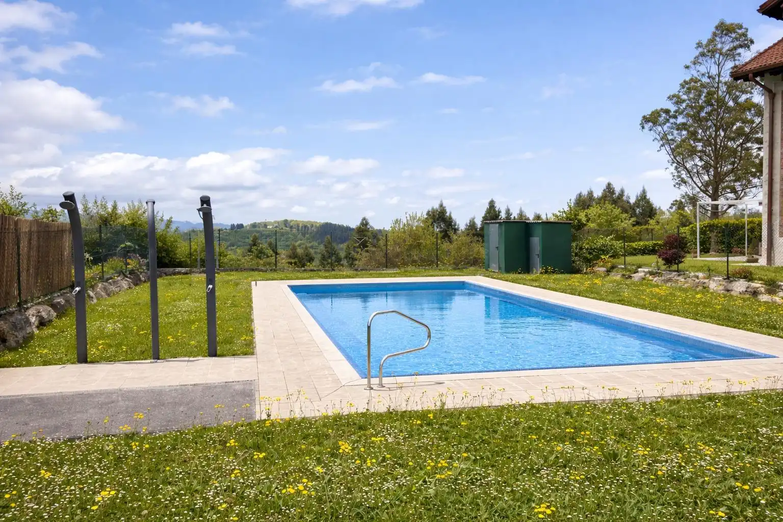 Schwimmbecken von Wohnung zum Verkauf in Udías mit Heizung, Privatgarten und Gemeinschaftspool