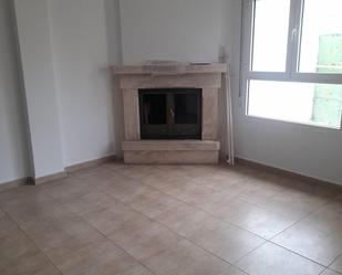 Sala d'estar de Casa adosada en venda en La Gineta amb Aire condicionat, Calefacció i Terrassa