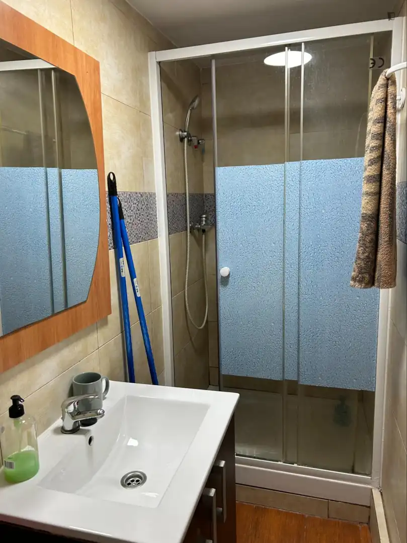 Badezimmer von Wohnung zur Miete in L'Hospitalet de Llobregat mit Klimaanlage, Heizung und Möbliert
