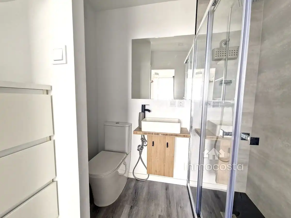 Bathroom of Flat for sale in Alicante / Alacant  with Air Conditioner and Community pool