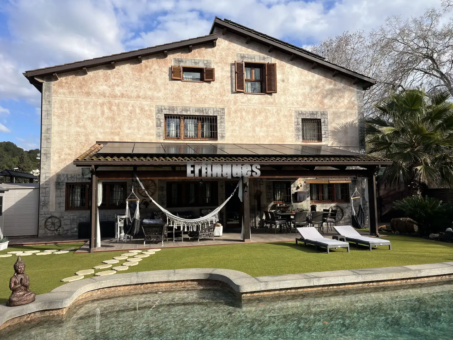 Außenansicht von Haus oder Chalet zum Verkauf in Rubí mit Klimaanlage, Heizung und Privatgarten
