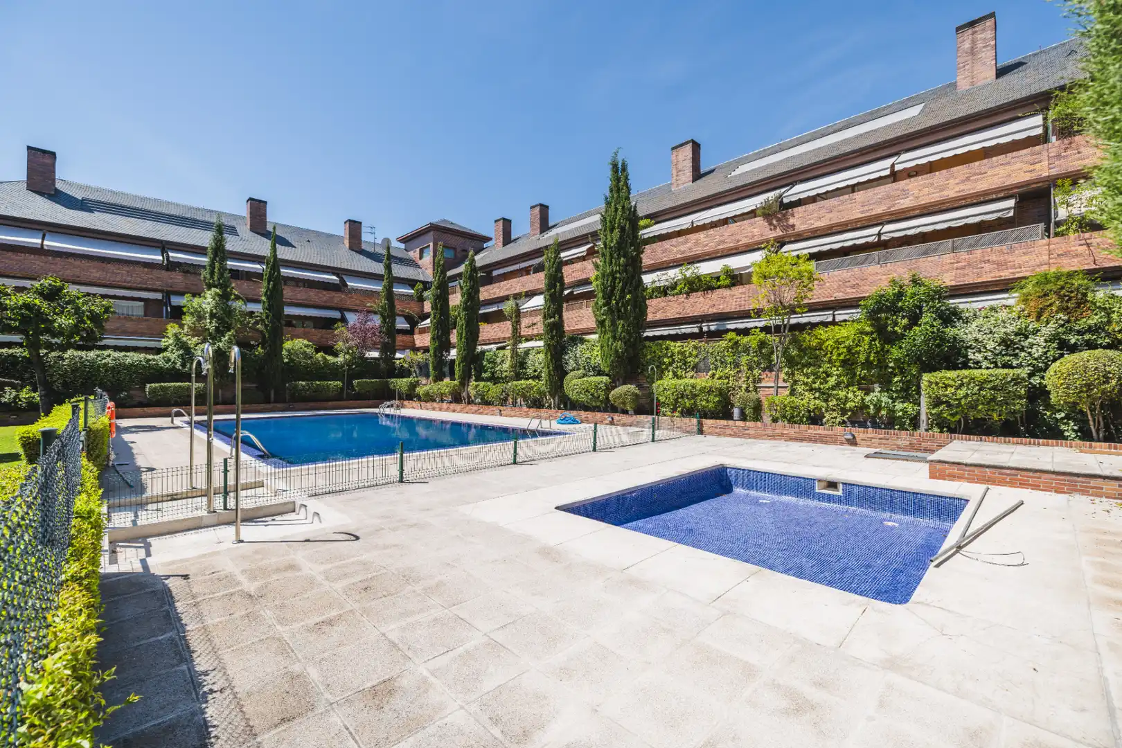 Schwimmbecken von Wohnung zum Verkauf in Las Rozas de Madrid mit Klimaanlage, Heizung und Gemeinschaftspool