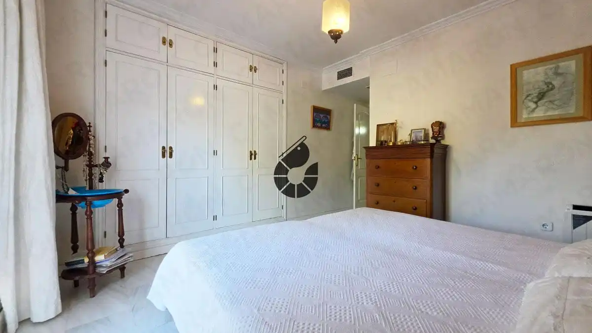 Habitación de Casa adosada en venta en Mairena del Aljarafe con Aire acondicionado, Jardín privado y Trastero