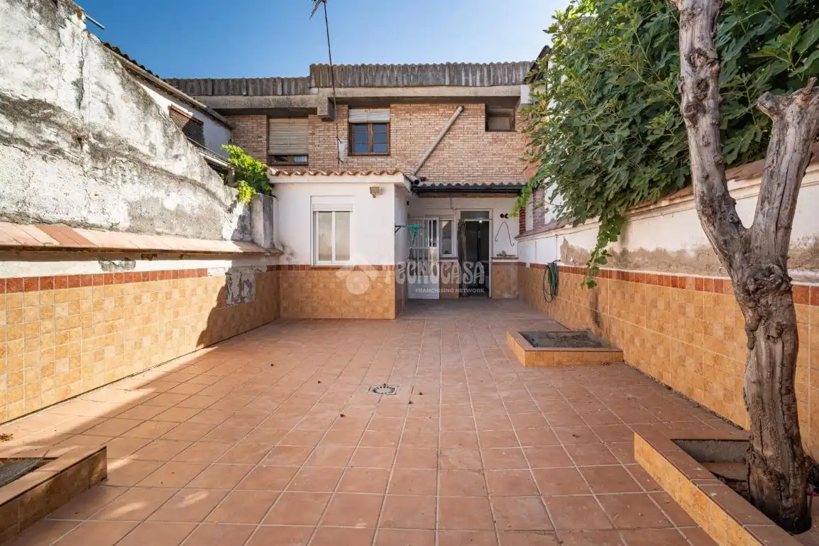 Vista exterior de Casa adosada en venta en Peligros