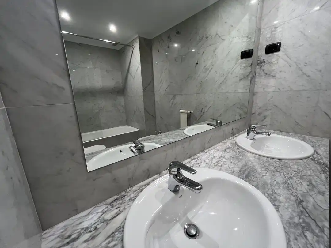 Badezimmer von Wohnung zur Miete in Leioa mit Heizung, Privatgarten und Abstellraum