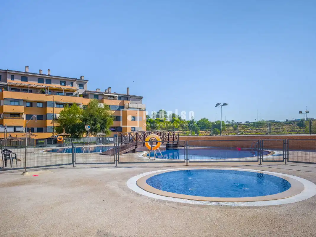 Exterior view of Flat for sale in Alcorcón  with Air Conditioner, Heating and Private garden