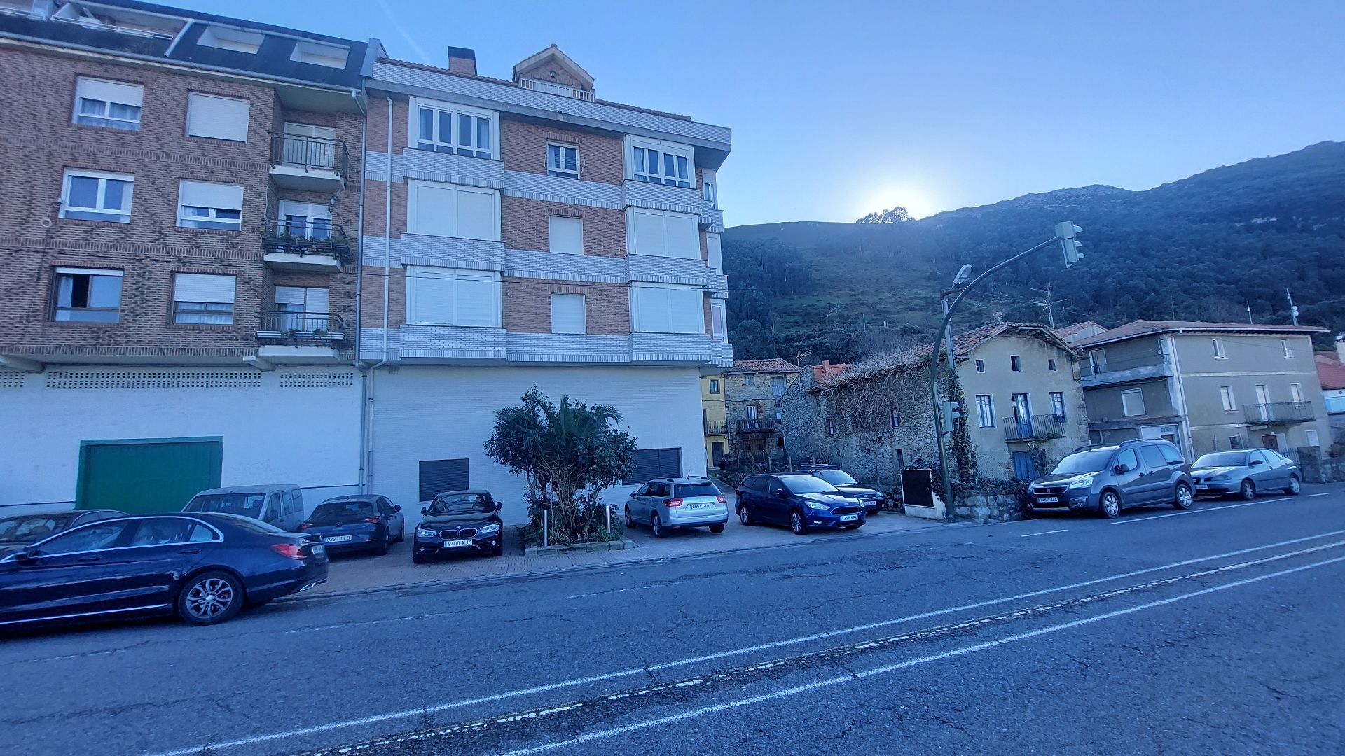 Vista exterior de Dúplex en venta en Castro-Urdiales con Calefacción