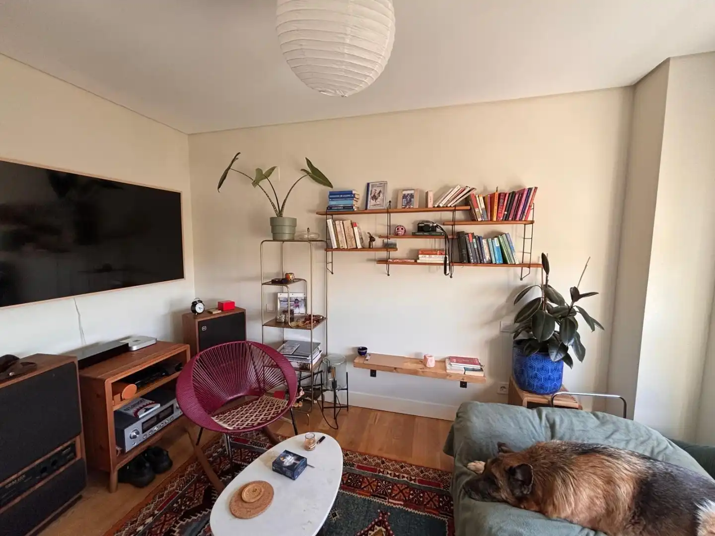 Wohnzimmer von Dachboden zur Miete in Madrid mit Privatgarten, Parkett und Terrasse