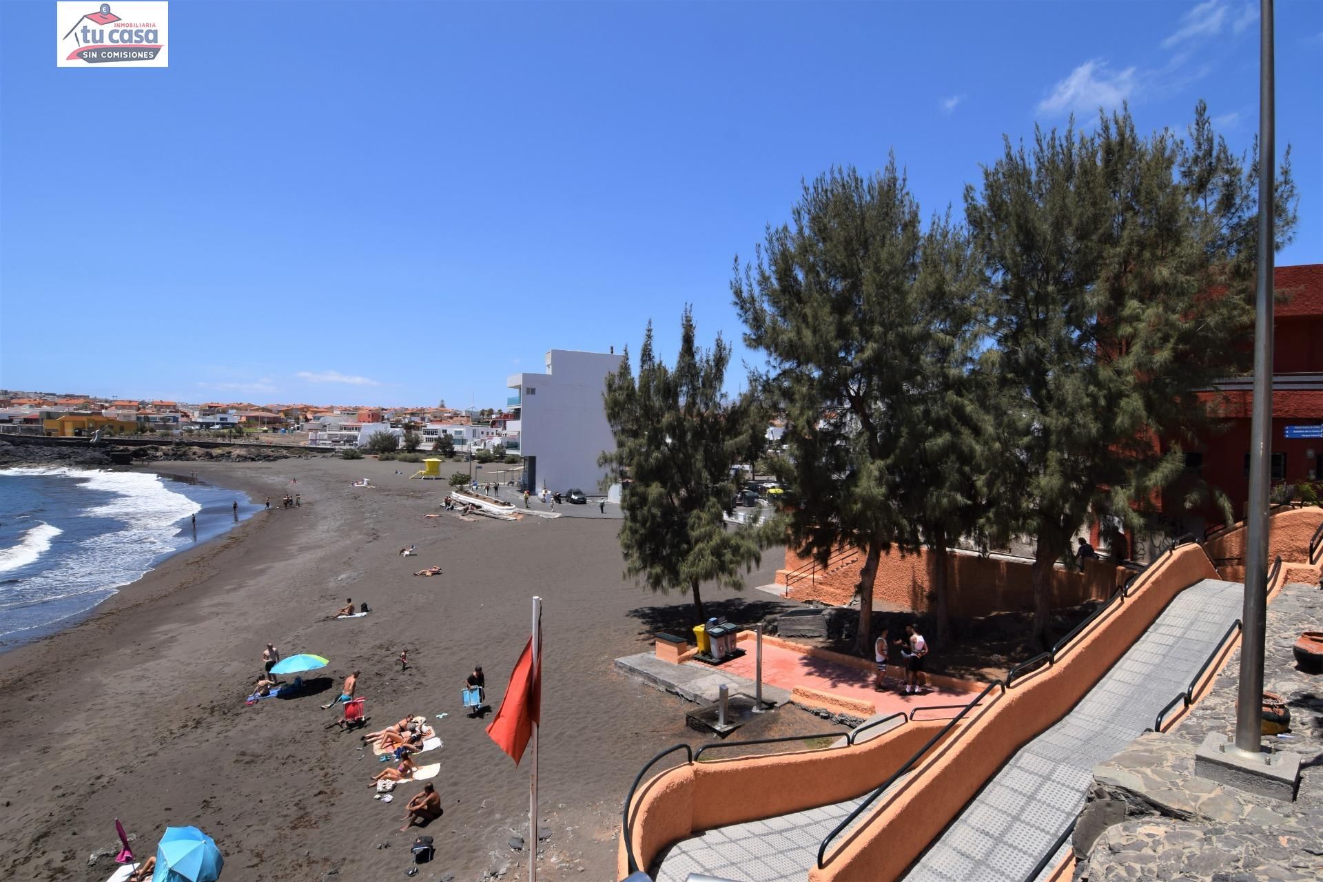 Vista exterior de Casa adosada en venda en Telde amb Terrassa i Traster