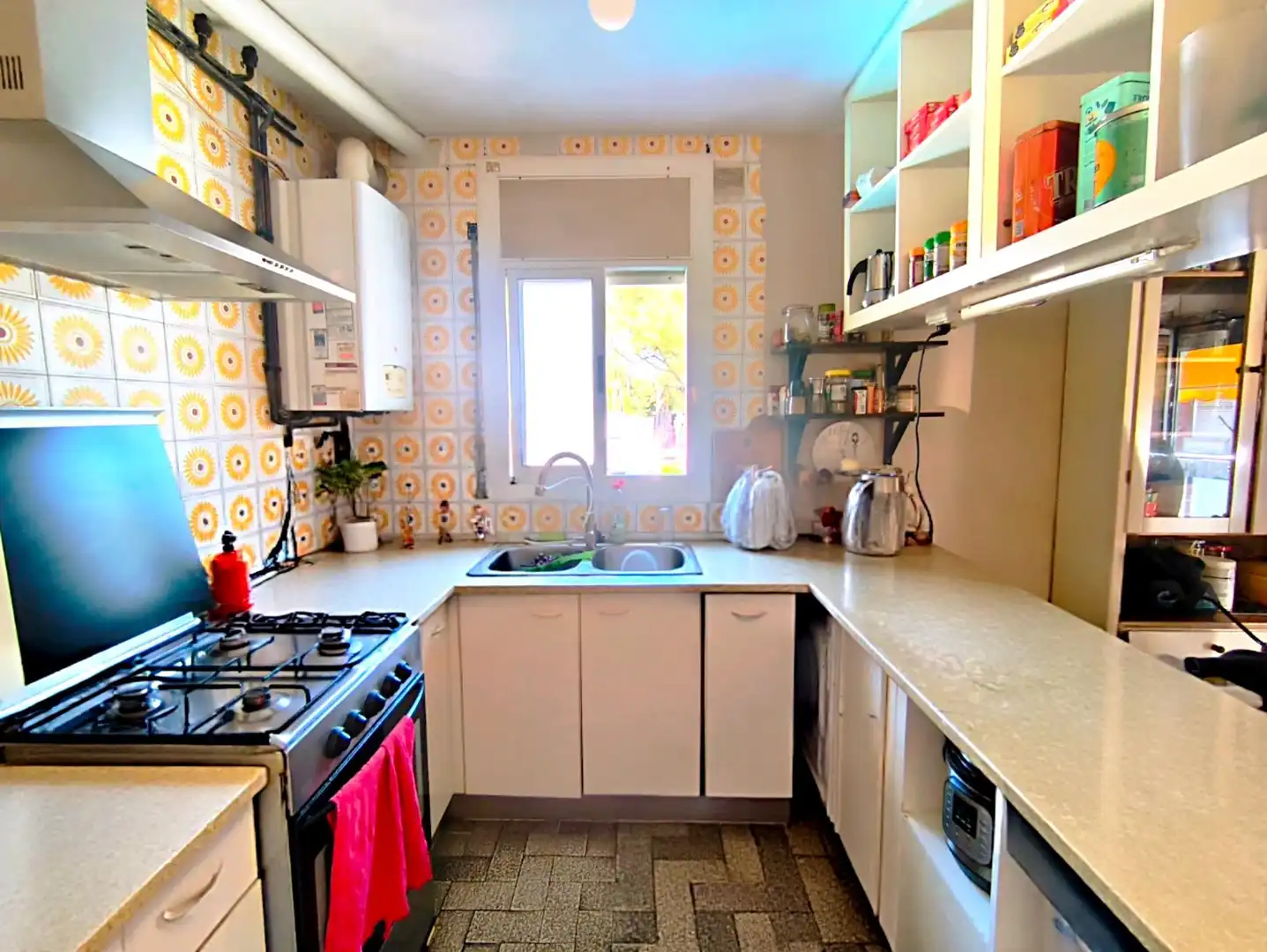 Cocina de Piso en venta en Castelldefels con Terraza, Balcón y Piscina comunitaria