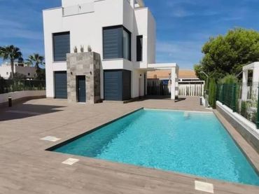 Xalet amb piscina en venda a Calle Calle Río Jarama