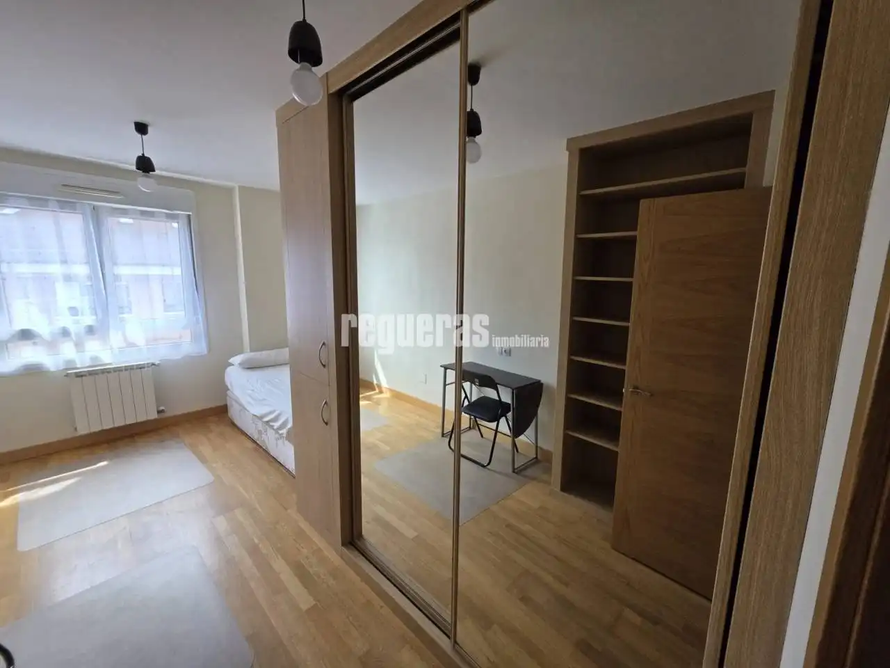 Habitación de Apartamento de alquiler en Avilés con Calefacción y Trastero