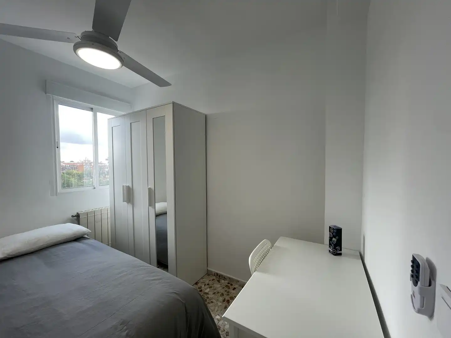 Room in Calle Alcocer, 37, Los Ángeles