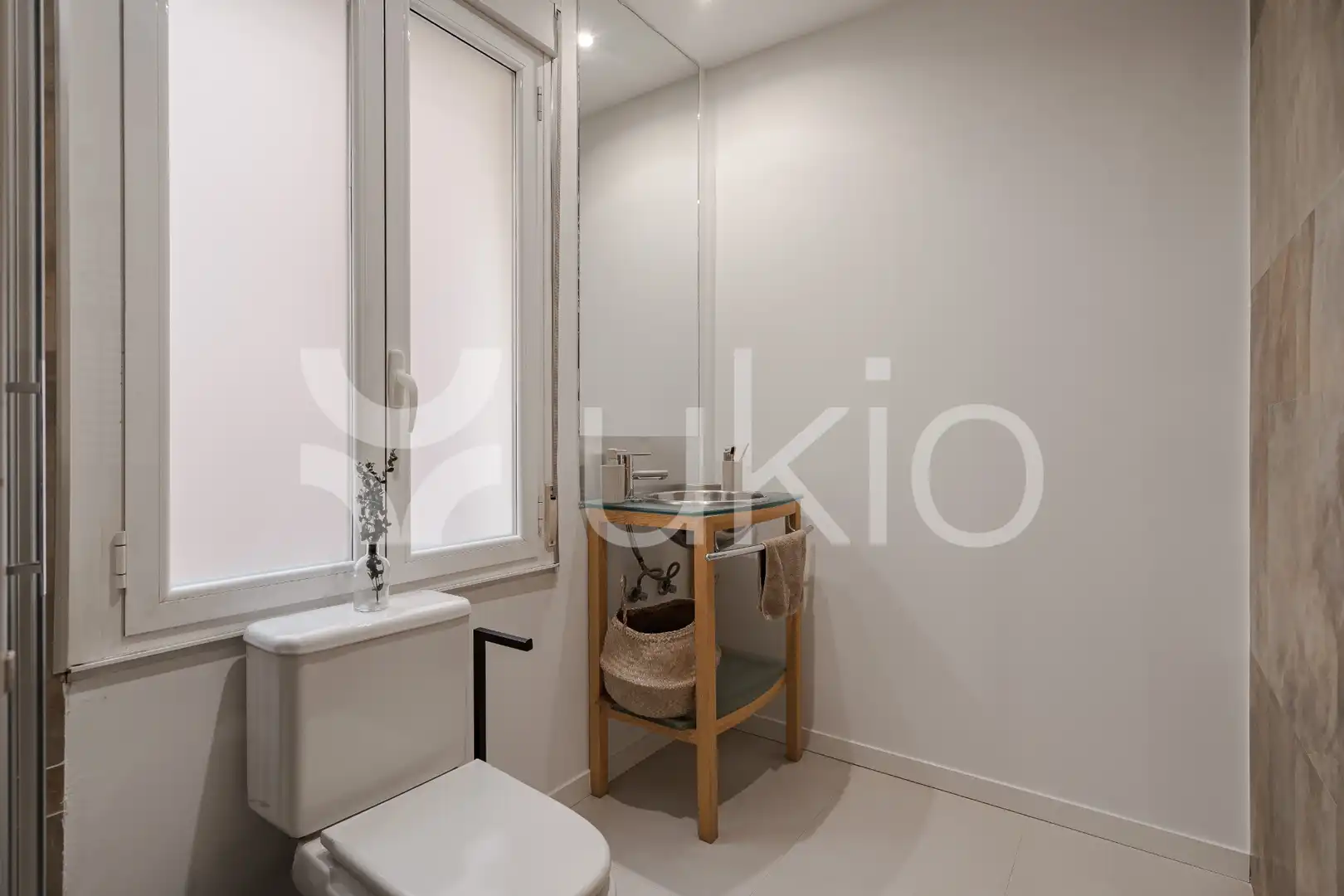 Baño de Apartamento de alquiler en Madrid con Aire acondicionado, Calefacción y Amueblado