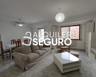 Living room of Flat to rent in  Valencia Capital  with Heating, Terrace and Furnished