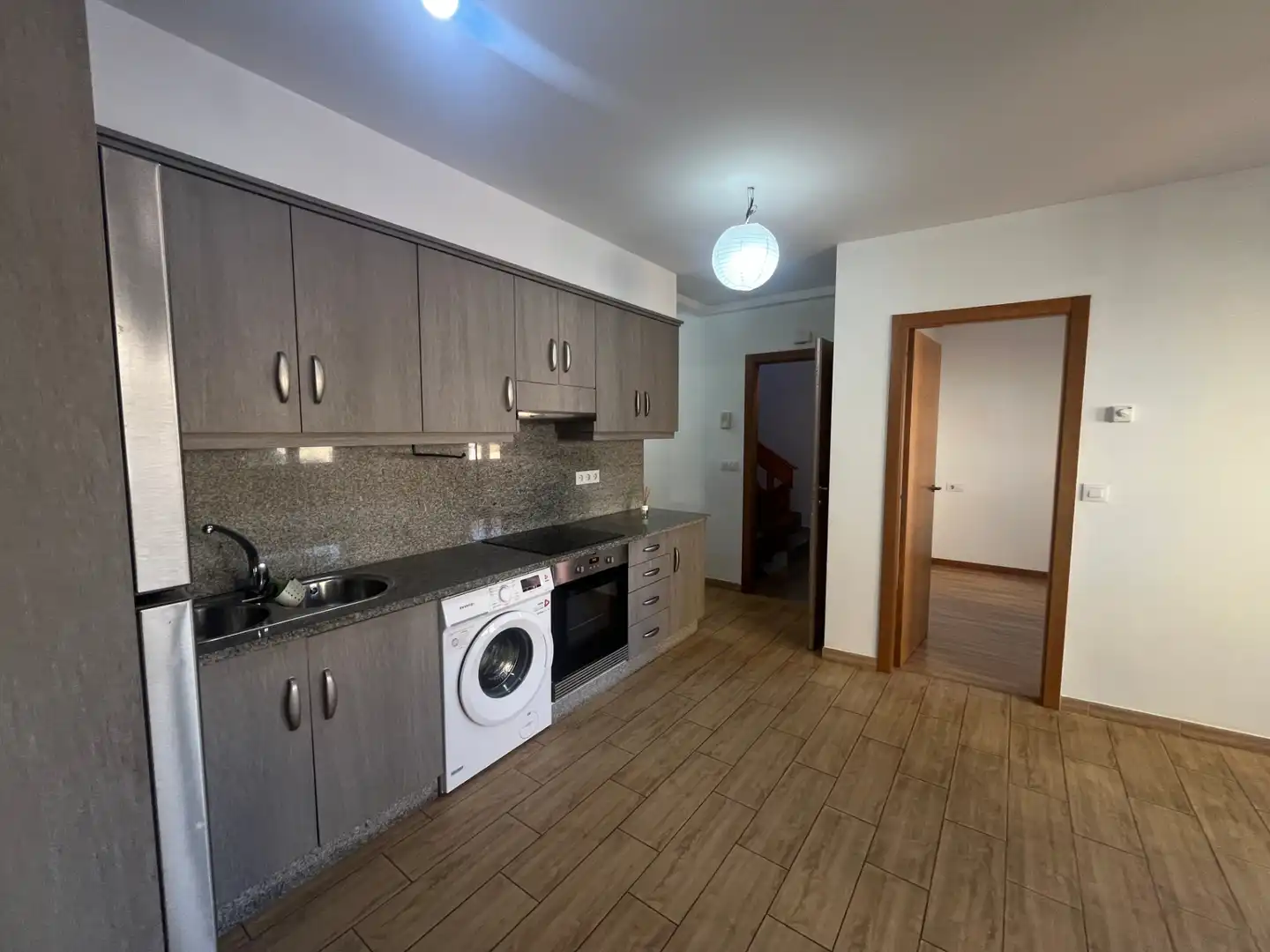 Kitchen of Flat for rent in Vigo   with Heating, Oven and Washing machine