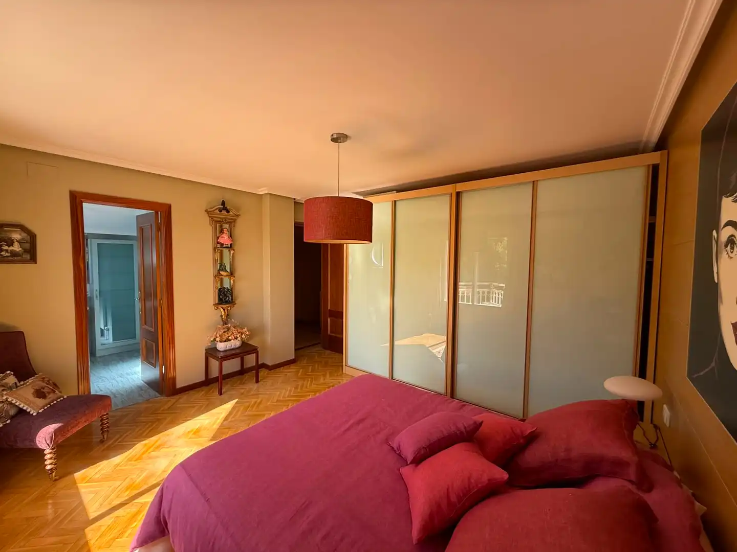 Schlafzimmer von Einfamilien-Reihenhaus zum Verkauf in Santa Marta de Tormes mit Klimaanlage, Heizung und Privatgarten
