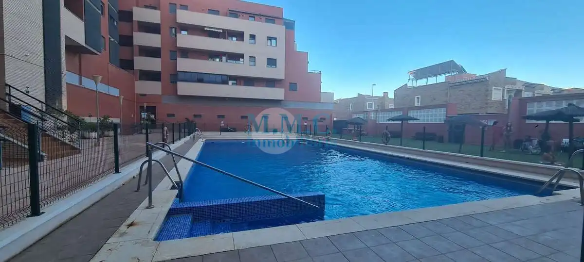 Piscina de Piso en venta en Roquetas de Mar con Aire acondicionado, Terraza y Amueblado