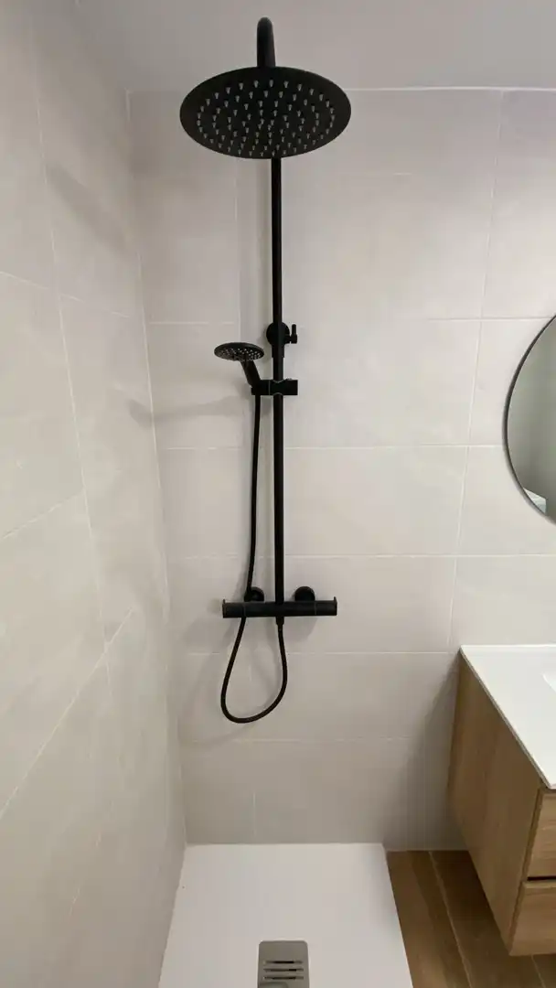 Badezimmer von Wohnungen zum Verkauf in Benalmádena mit Klimaanlage, Heizung und Terrasse