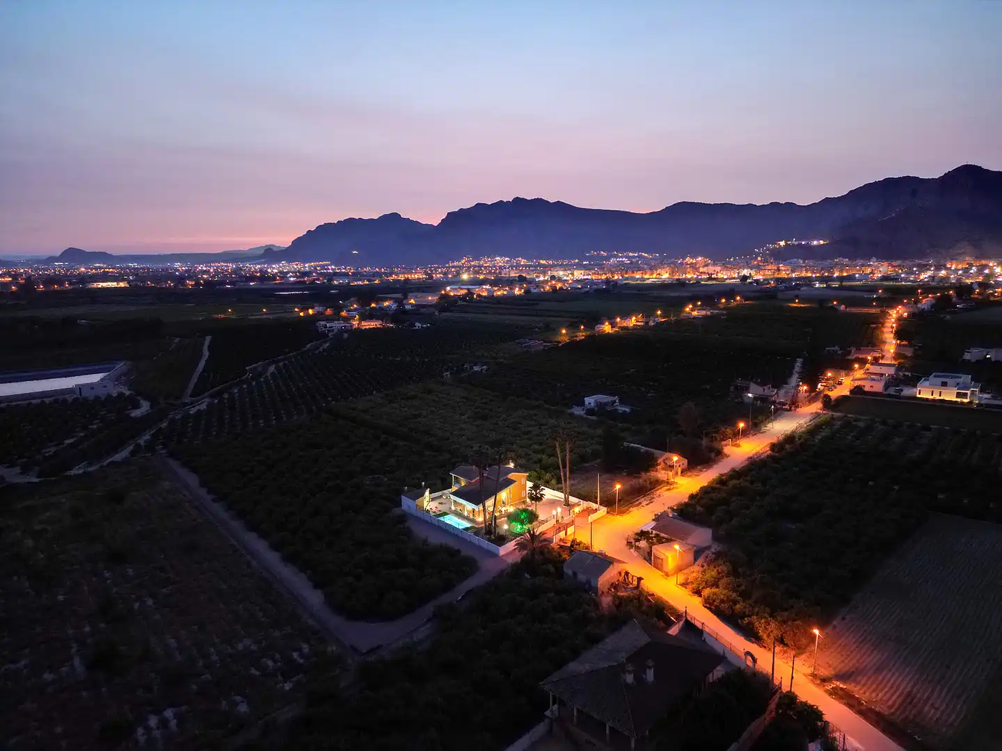Vista exterior de Casa o xalet en venda en Orihuela amb Aire condicionat, Jardí privat i Terrassa