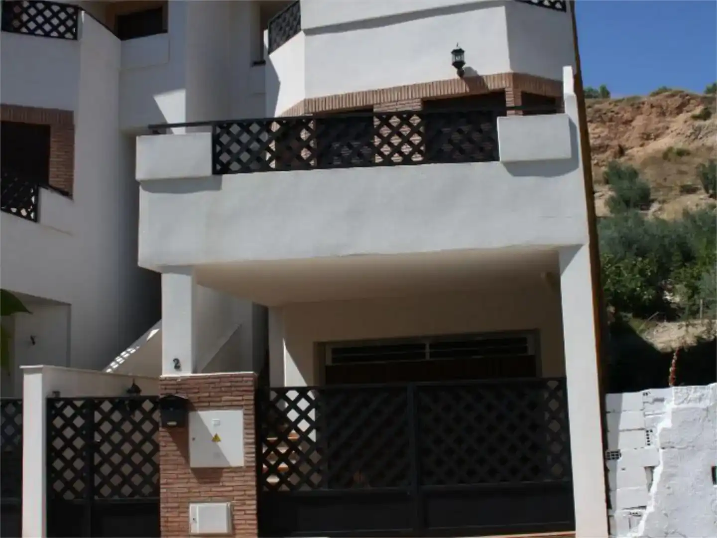 Vista exterior de Casa adosada en venda en Pegalajar amb Aire condicionat, Traster i Piscina