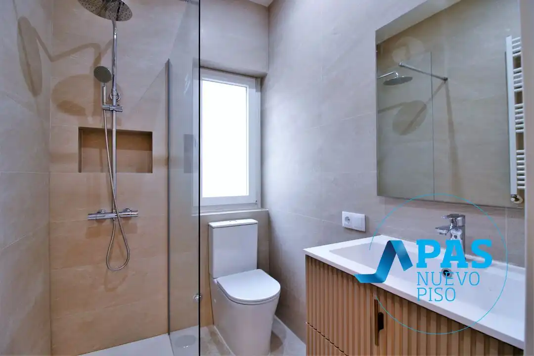 Baño de Piso en venta en Santander con Calefacción, Terraza y Balcón