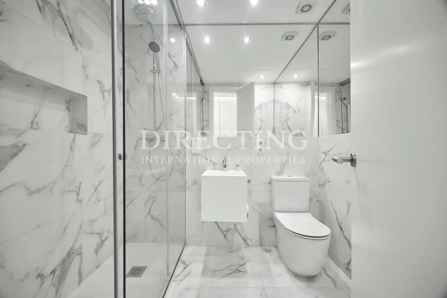 Badezimmer von Maisonette zum Verkauf in Madrid mit Klimaanlage, Heizung und Möbliert