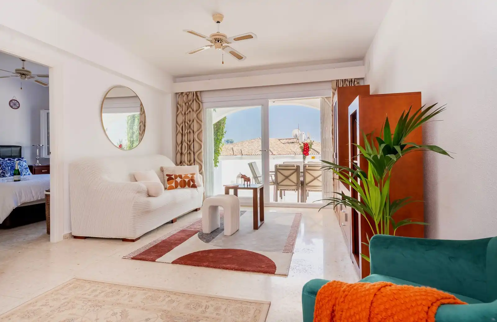 Sala de estar de Piso en venta en Estepona con Aire acondicionado, Terraza y Amueblado