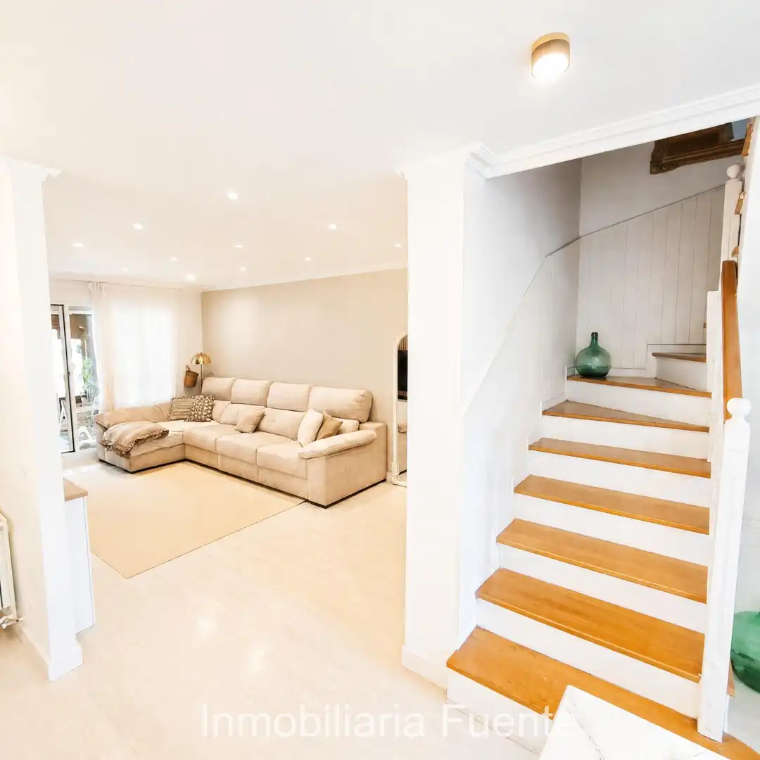 Einfamilien-Reihenhaus zum Verkauf in Muskiz mit Heizung, Privatgarten und Terrasse